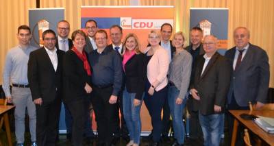 Der neue Vorstand der Lauterbacher CDU für die nächsten zwei Jahre mit Versammlungsleiter Dr. Hans Heuser (rechts).