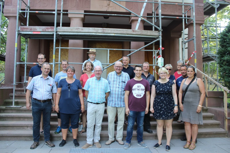 CDU-Rundgang in Sickendorf an der Baustelle der Heidbergkapelle mit (von links) Fraktionsvorsitzendem Felix Wohlfahrt, CDU-Vorsitzendem Uwe Meyer und Ortsvorsteher Jens Ziemer und weiteren Mitgliedern des Ortsbeirates CDU-Rundgang in Sickendorf an der Baustelle der Heidbergkapelle mit (von links) Fraktionsvorsitzendem Felix Wohlfahrt, CDU-Vorsitzendem Uwe Meyer und Ortsvorsteher Jens Ziemer und weiteren Mitgliedern des Ortsbeirates
